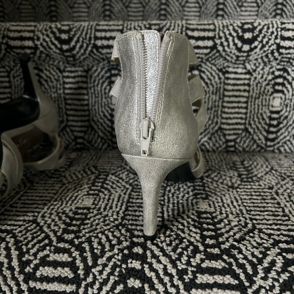 New Life Stride Silver “Mallie” Heels-Size 9W - Picture 4 of 7